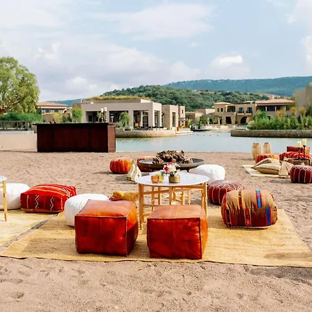 מלון W Costa Navarino (adults Only) פילוס