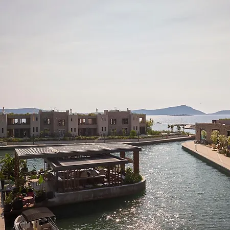 W Costa Navarino (adults Only) 5* פילוס