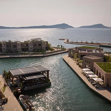 מלון W Costa Navarino (adults Only) פילוס