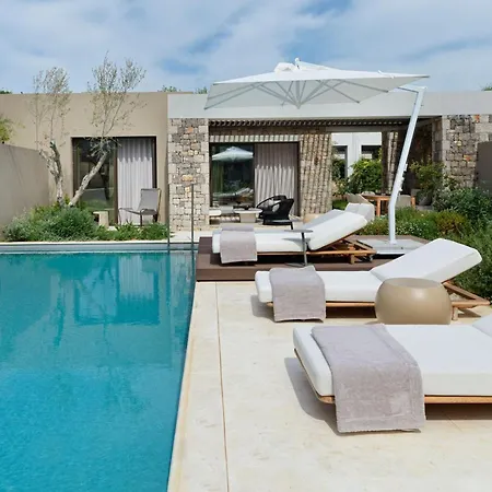 W Costa Navarino (adults Only) מלון פילוס